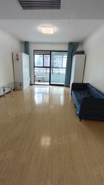 滨湖阳光里_整租四室两厅家具家电齐全_拎包入住