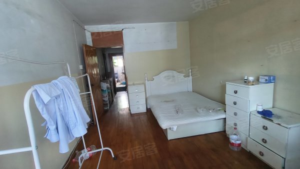 看中价可谈双岗小学旁正规一室，近白水坝地铁口，家具家电齐全