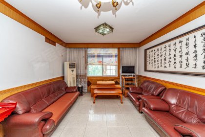 高新区百货大楼对面精装三房__周边配套齐全_生活方便