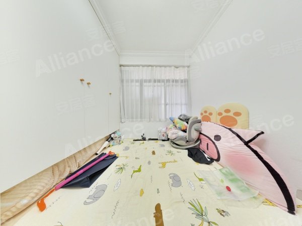 实拍：八中学校对面，适合陪读，苹果小镇精装三室_看房方便