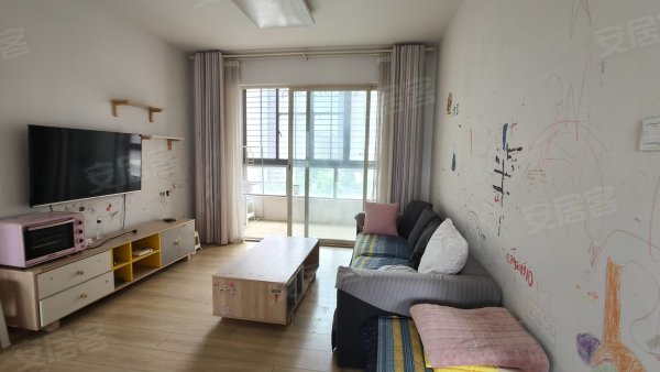 港澳广场附近居家装修三房拎包入住，看上价格好谈