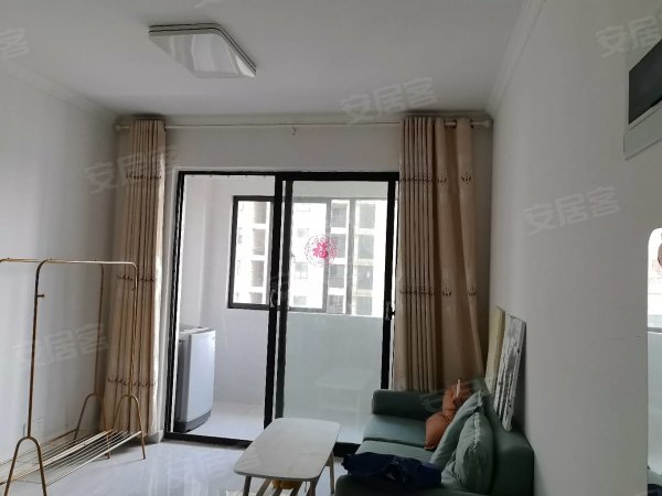 和光新苑两室两厅精装修