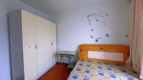 电梯房，大学城北3号线地铁口旁，中环城，蓝色湖畔两室出租