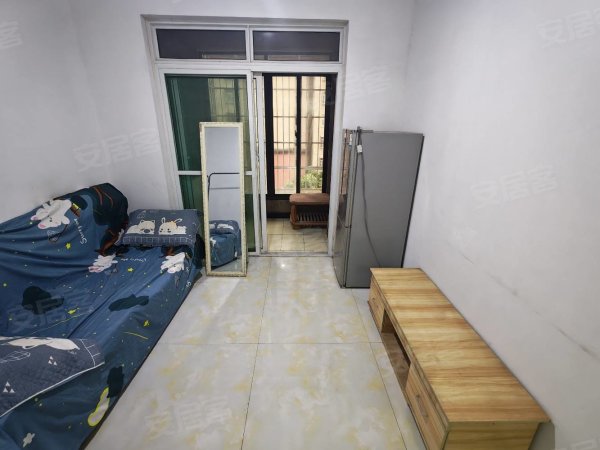 实拍图片包物业_闽商瑶海天地_客厅带阳台采光好_全屋瓷砖