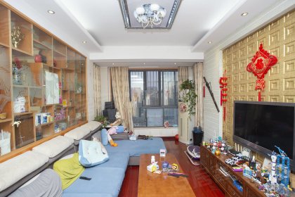 静安新天地_三房两卫_家具家电齐全_民用水电气_近瑶海万达
