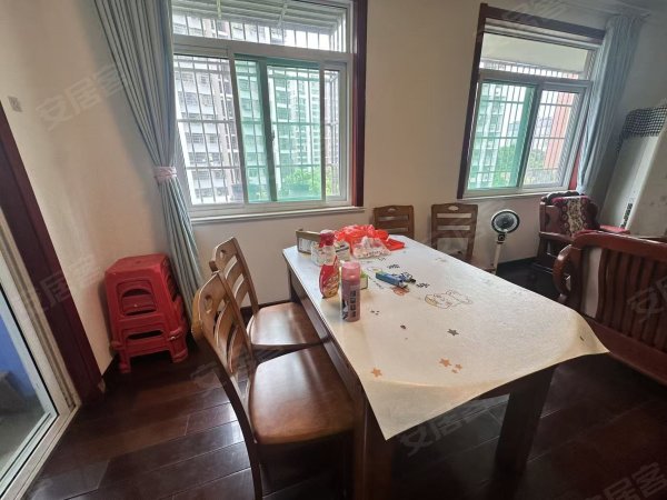 兴海苑四期精装两室电梯房__附近有多个超市__采光好