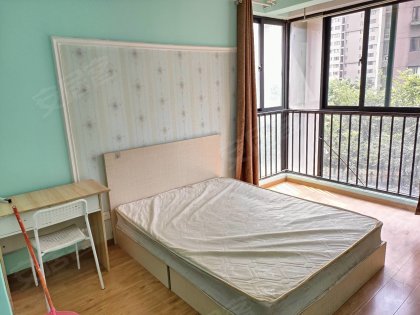 信达西山银杏___阳台独卫___押一付一_____拎包入住