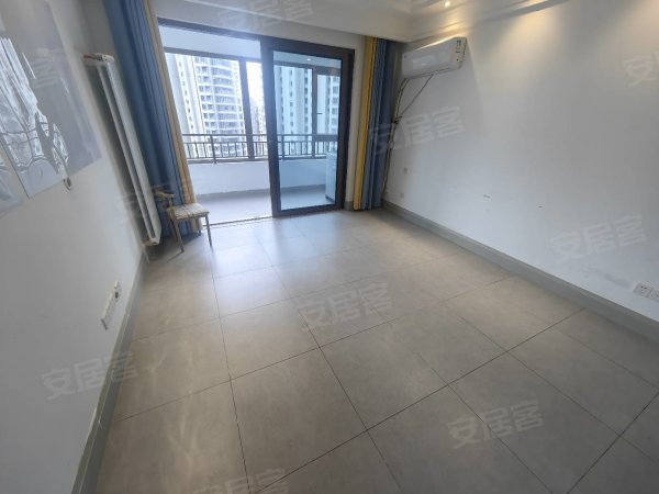 港澳广场，次新小区，精装修出租