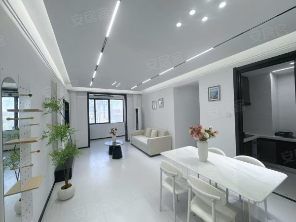 秋浦河路地铁口五十米，近绿地赢海，金中环和后街，三室急租急租