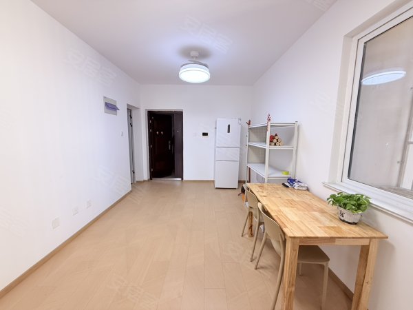 北岗清爽两房~定制衣柜~全屋实木地板~近康桥学校~靠商圈地铁
