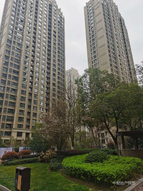 政务区保利香槟国际精装四室急卖位置带车位地铁口