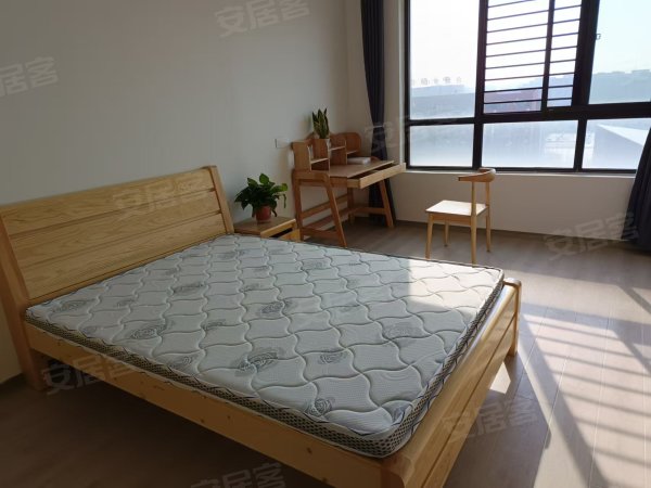 琥珀东华府地铁口十中对面家电齐全带燃气一直都在陪读精装修两房