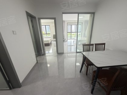 近绿地大融城旁_四号线_二大室朝南__房子干净采光好拎包入住