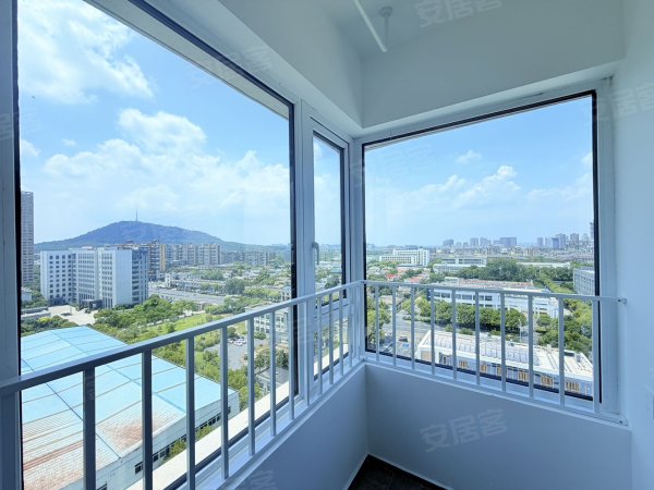 嘿嘿_高新整租一室_这大阳台_这风景_步行地铁口_这还不够吗