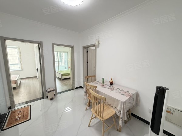 滨湖沁园_精装两室_业主自住装修_全屋定制瓷砖金融港方圆荟
