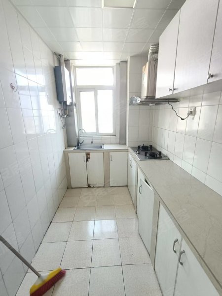 全屋瓷砖拎包入住家电齐全荣城花园北苑东门急租三室家具家电齐全