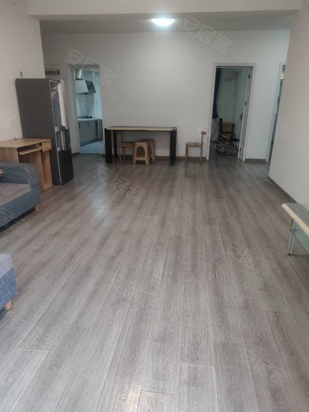 康利园二楼三室套房出租，家电齐全随时看房入住适合住家创业合租