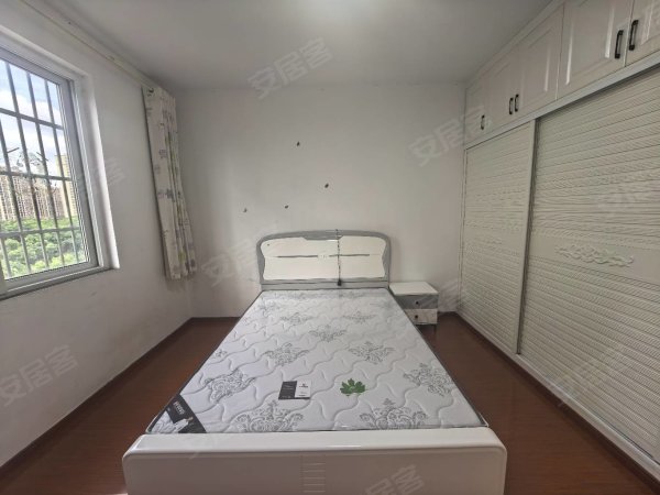 新店花园_大2房_配置齐全_长期出租_拎包入住
