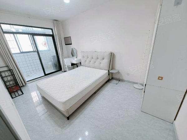 我是房栋滨湖顺园主卧带独卫近交通银行_云谷创新园邮储中信银行