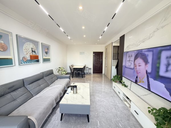业主自住_凌大塘_合肥南站_绿地中心_精装2房_民用水电