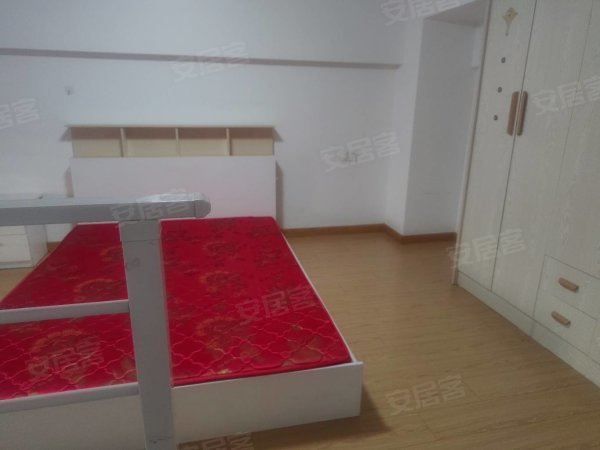 加侨悦湖公馆公寓出租，家电齐全随时看房入住适合住家陪读情侣