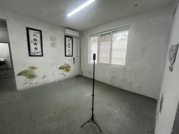 新店花园北区三房出租一楼