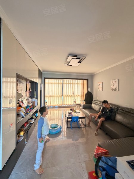 九溪江南园中园_港澳广场_4室2厅2卫_急租房源_家电齐全