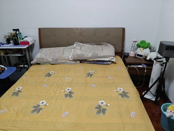 琥珀北村4楼装修的不错，好房源一套，拎包入住。