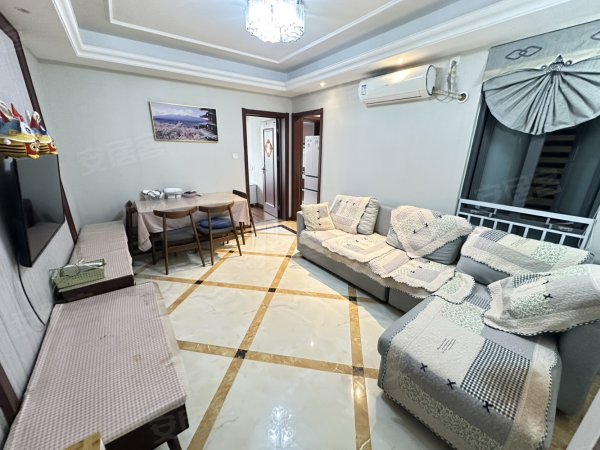 本人实拍无虚假宣传_高铁西站旁_正规一室_自住装修拎包入住的