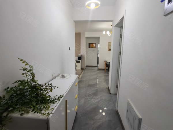 尚泽大都会附近_莲花雅苑精装三室两厅整租民用水电