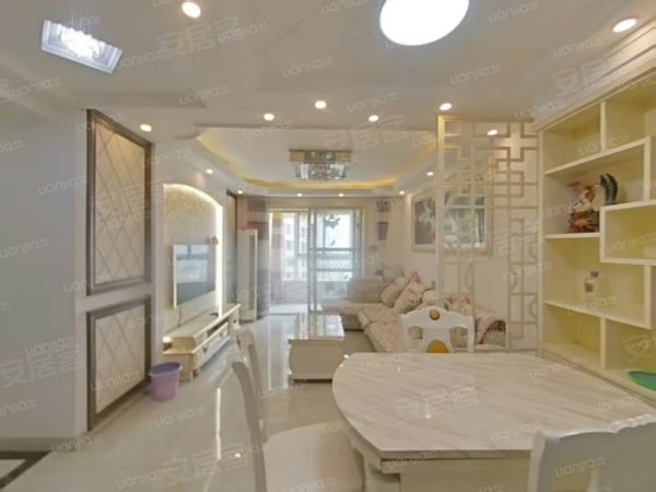 中铁国际城品园大三房精装修，家电齐全，拎包入住