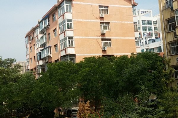 岭杰小区人口_人口老龄化图片