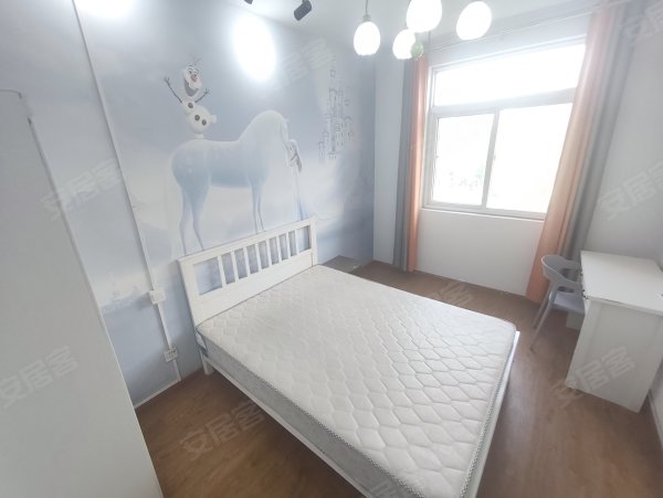 实拍中楼层朝南主卧_0中_押一付一_近四号线柳树塘_阳光电源