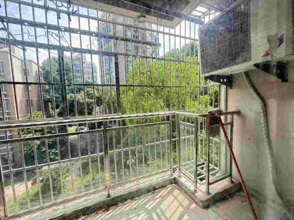 近地铁口_东湖山庄碧云阁_采光好_电梯房_南北通透