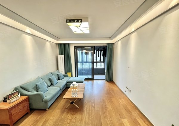 中信银行对面，融园精装三房两卫，家具家电齐全，四台空调随时看