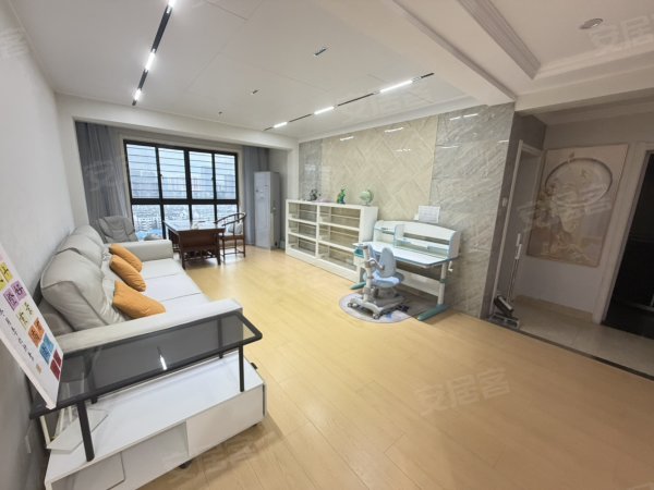 蜀山区三户室145平米正南15层