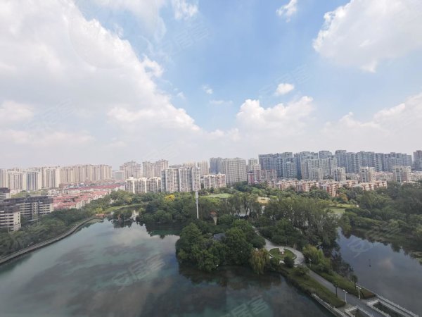 俯瞰全湖_湖景房_下楼就是地铁口一号线_景色绝美国轩假日两室
