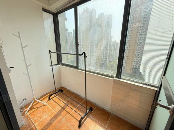 本人自己家房子（一个月起租）民用水电，方圆荟，金融港，紫庐站
