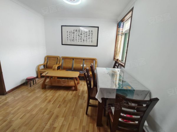 琥珀中学旁4楼，家具家电齐全，拎包入住，价格好谈。