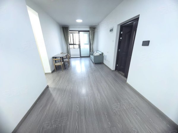 新店雅苑边户两室家电家具齐全，一级能效空调，可月付随时看房