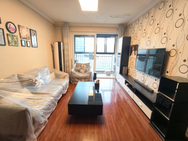 万科城精装修三房_实拍_席梦思床业主自住装修干净整洁拎包入住