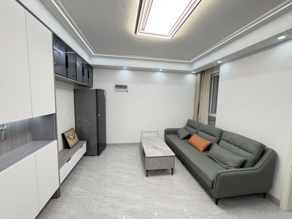 滨湖沁园C区_房东自住房_定制衣柜_近地铁口