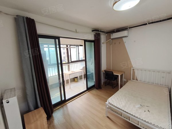 科大东区地铁口_三室合租_阳台房_可随时看房