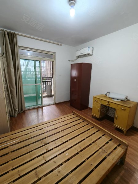 鸿兴苑出租两室一楼不带院子，淮南路地铁口，元一名城对面