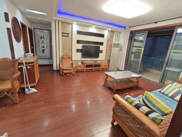 绿地赢海旁_海顿公馆_全屋实木定制_三室两厅两卫