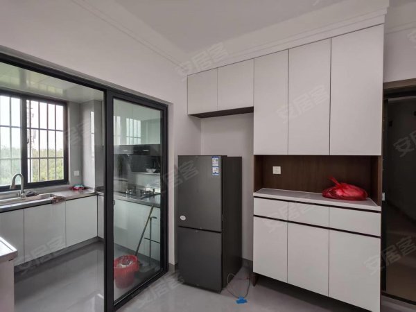 金葡萄家园_三室带衣帽间_全屋瓷砖_定制衣柜_小区自住随时看