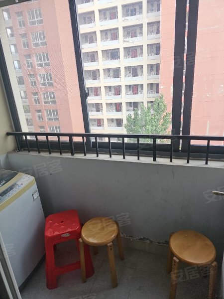 青年城不靠路边，还是边户