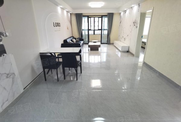 云谷名庭精装三室二卫，三个卧室都有床空调可月付近地铁，瓷砖地