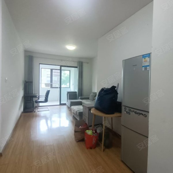 合肥十中旁龙湖天街对面锦门学府里精装修三室出租，周边配套成熟