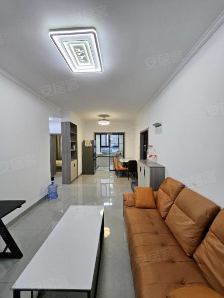 新店雅苑_精装两室_南北通透_定制衣柜_舒适居家近维信诺晶合
